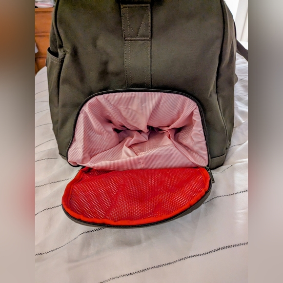 Large Herschel Duffle !!! - Picture 3 of 3